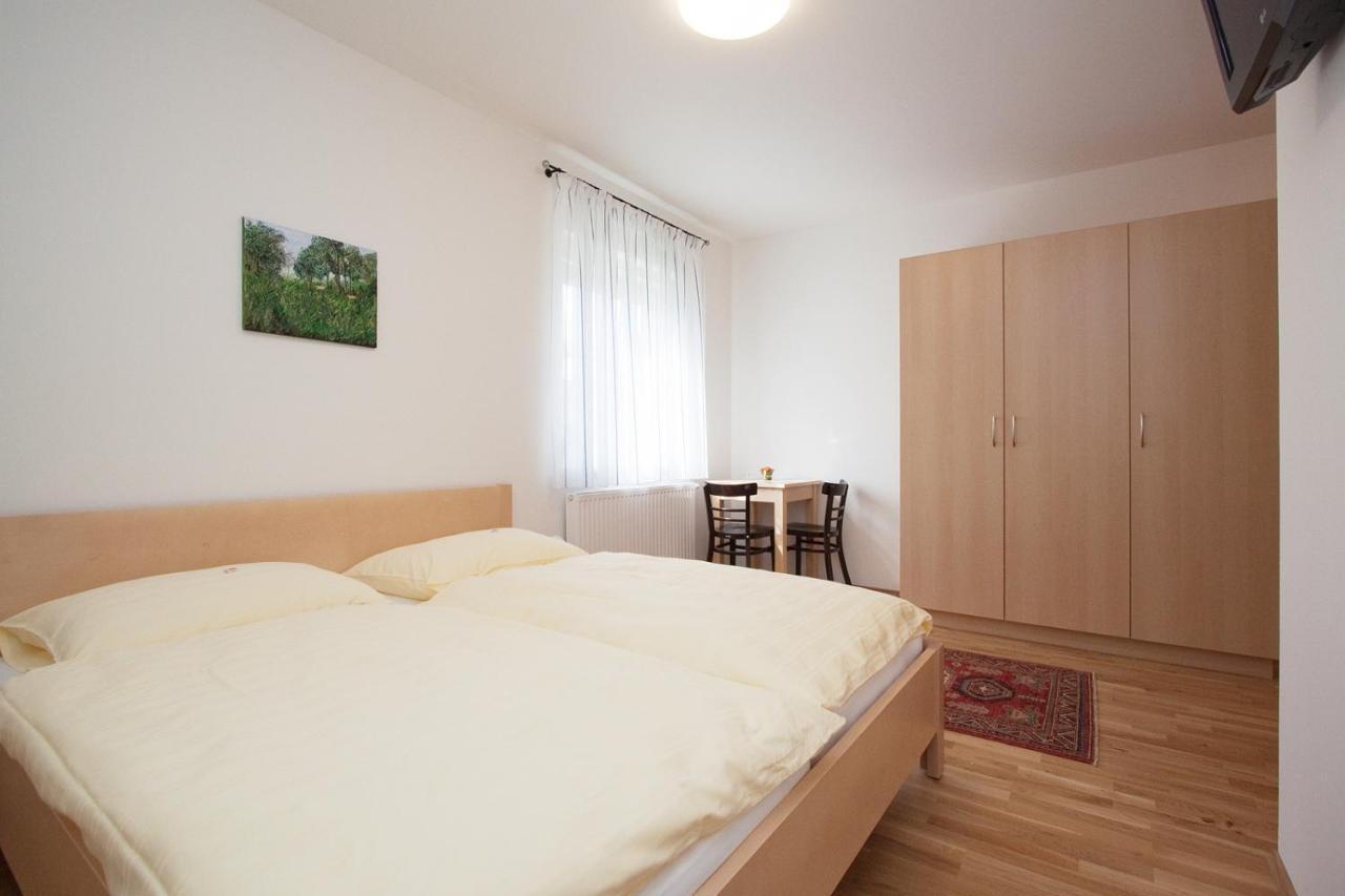 Pension Kirchenblick Tulln An Der Donau Bagian luar foto