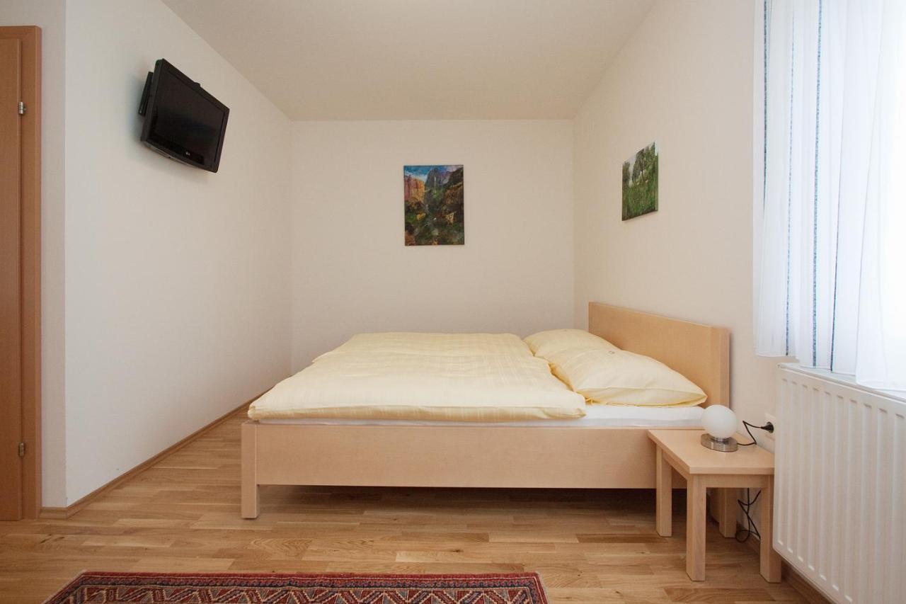 Pension Kirchenblick Tulln An Der Donau Bagian luar foto